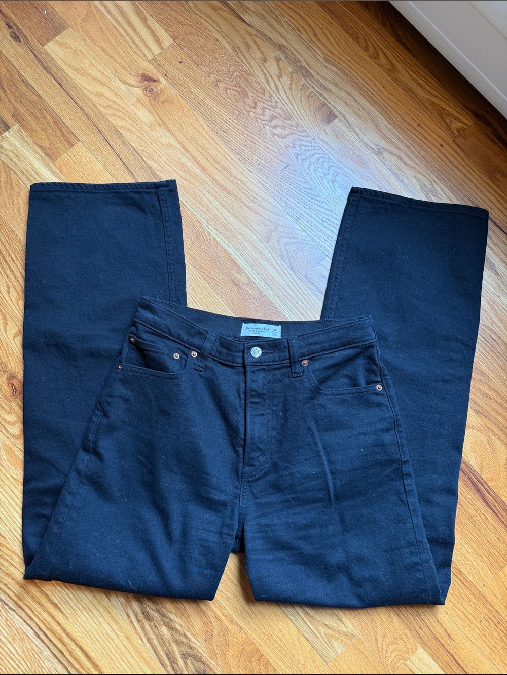 Abercrombie & Fitch Black High-Rise Relaxed Jeans